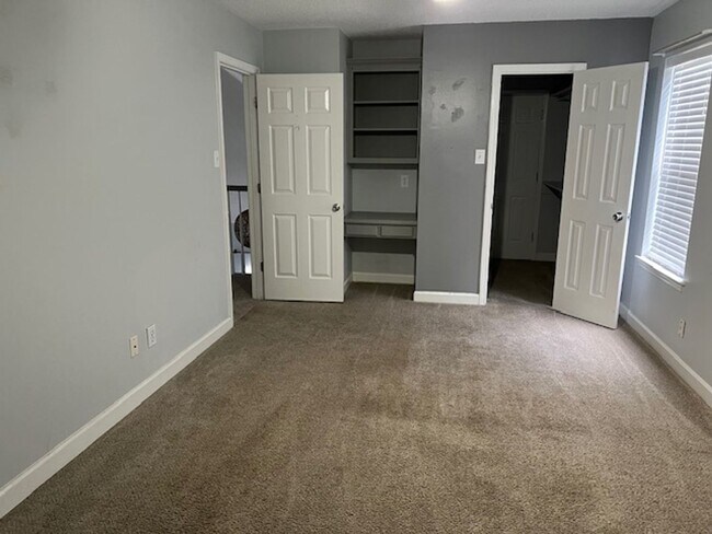Building Photo - 4/2.5 located in Pinehurst subdivision