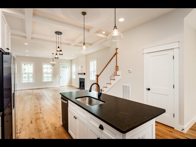 Building Photo - 1447 14th Ave S