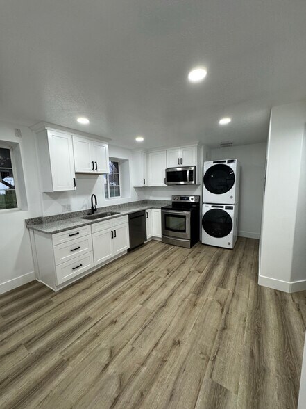 Building Photo - 457 S 100 E St