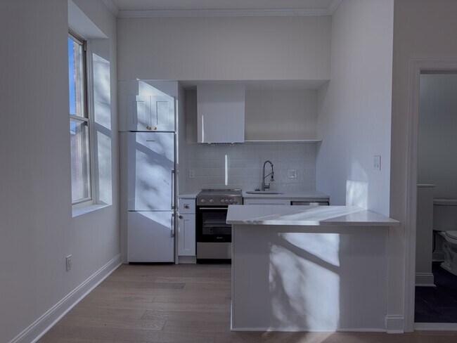 Building Photo - 2039 Green St