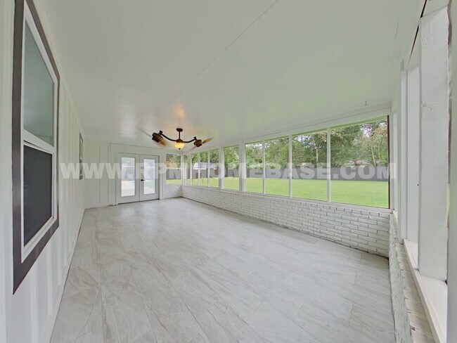 Building Photo - 147 Gillis Dr