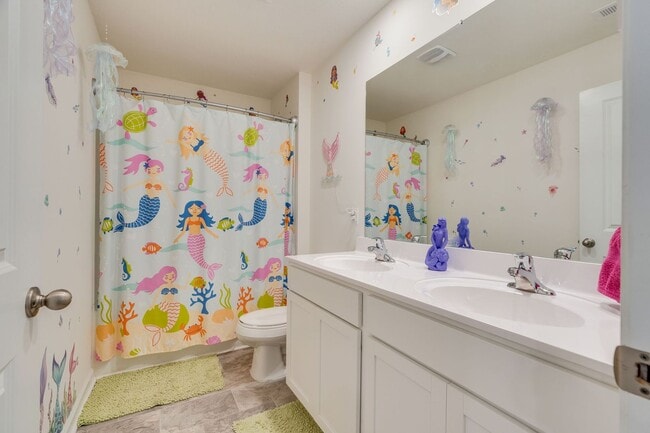 Building Photo - 4 bed/2.5 bath in Kingsport, TN