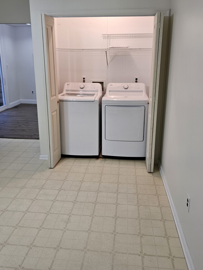 Washer & Dryer - 2260 Ellwood Ave