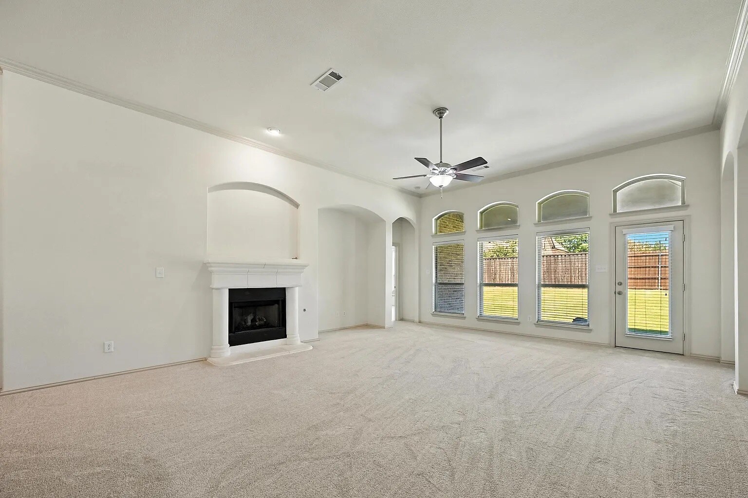 Building Photo - Room in House on Smoke Tree Dr