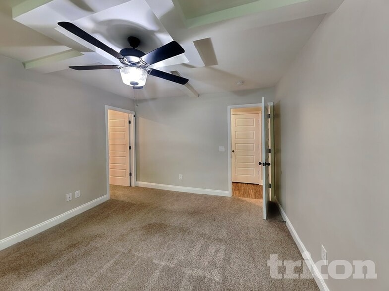 Building Photo - 223 Fieldstone Ln