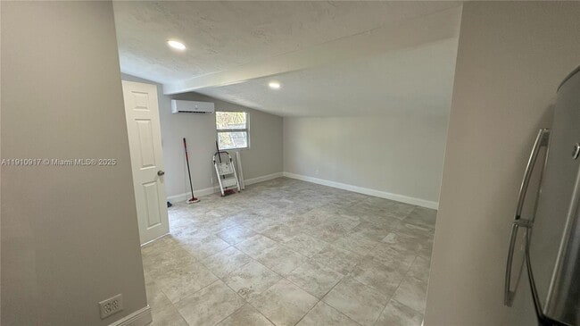 Building Photo - 408 S 9th St