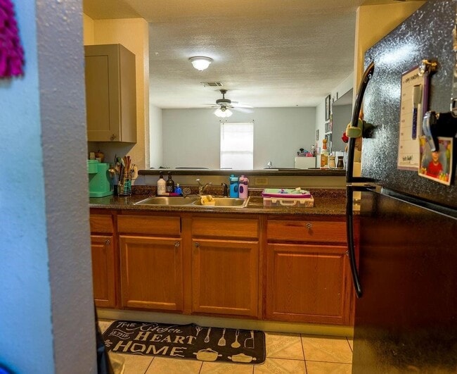 Building Photo - 6820 Petre Dr