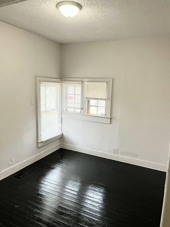 Building Photo - 4101 W 21st St