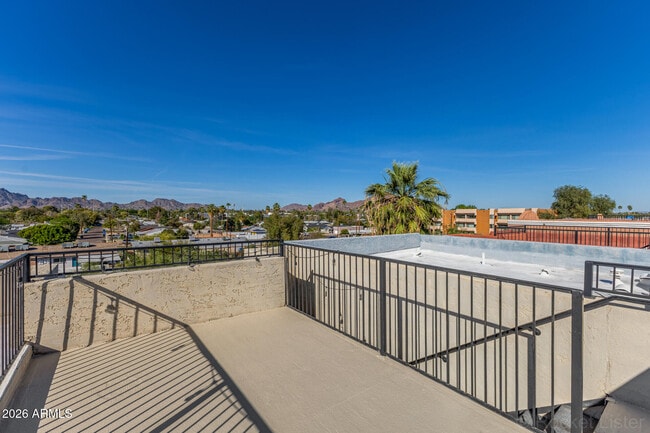 Building Photo - 3426 E Avalon Dr