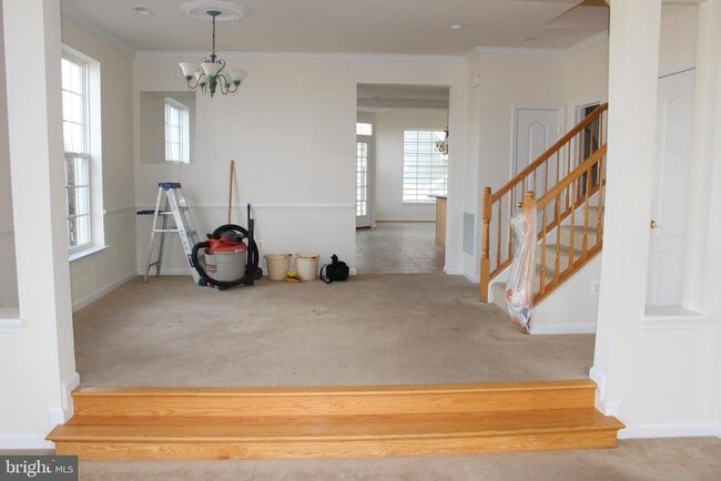 Building Photo - 13570 Village Green Dr