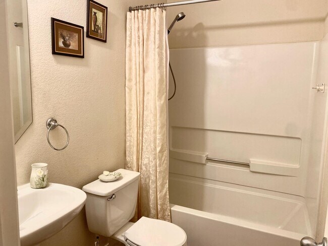 Building Photo - 518 Remington Chase Ct