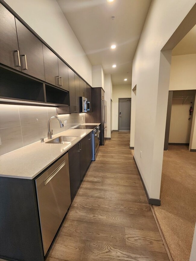 Building Photo - Brand New Urban One Bedroom Condo in Totem...
