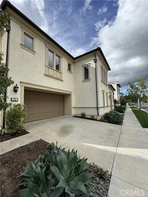 Building Photo - 66 Diamond Flats