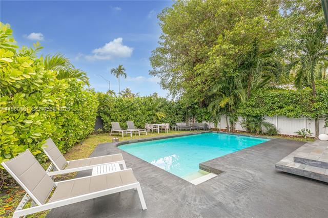 Building Photo - 63 SW 31st Rd