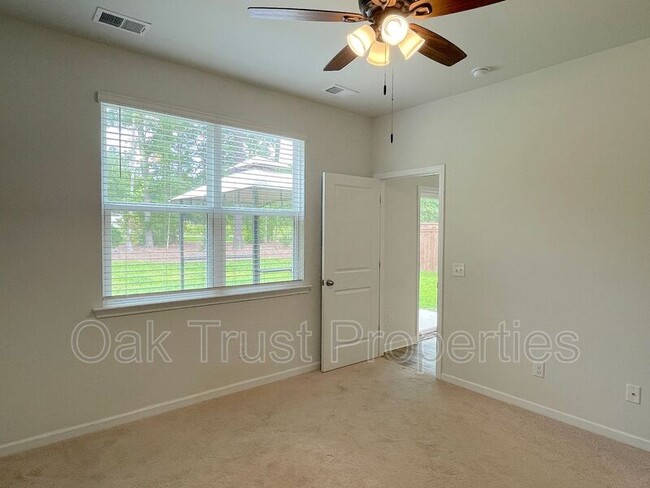 Building Photo - 217 Lapping Waters Dr
