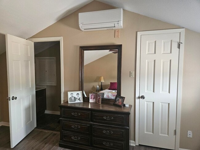Building Photo - 2 or 3 Bed / 2 Bath Condo in Greenbriar Available Soon!