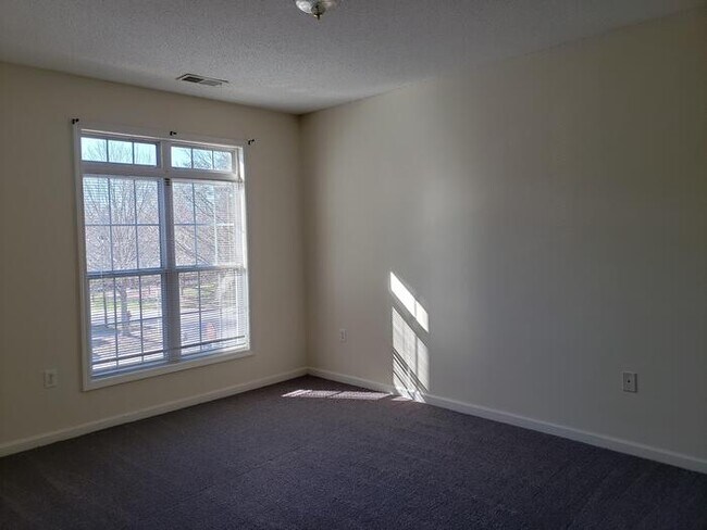Building Photo - Condo for Rent in Brier Creek area