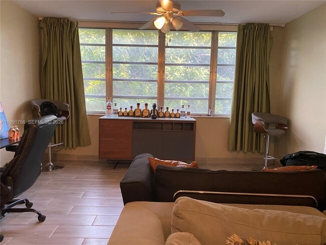 Building Photo - 443 NE 195th St