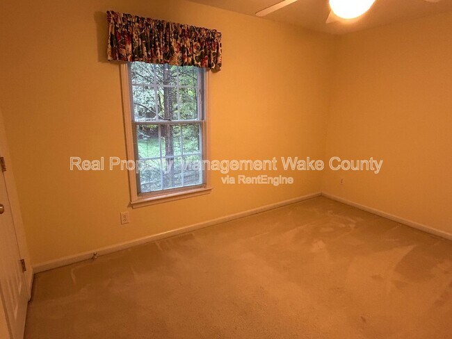 Building Photo - 106 Oak Spring Ct