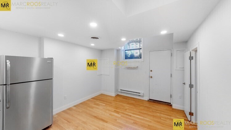 Building Photo - 398 Beacon St