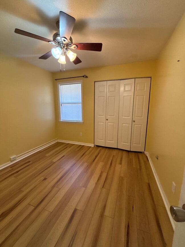 Building Photo - FOR RENT