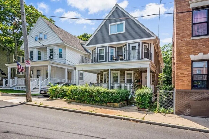 Building Photo - 9-11 Woodside Avenue