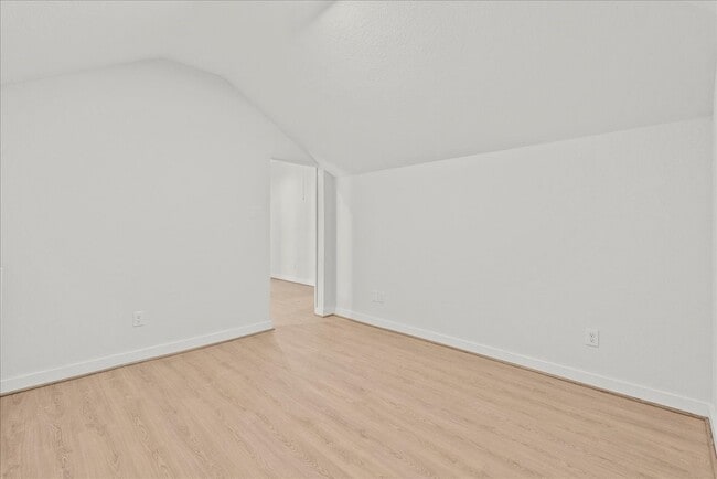 Building Photo - 1910 Bayou Shore Dr