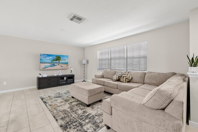 Building Photo - 4830 Cortez Cir