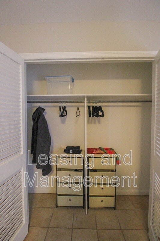 Building Photo - 867 Colony Dr
