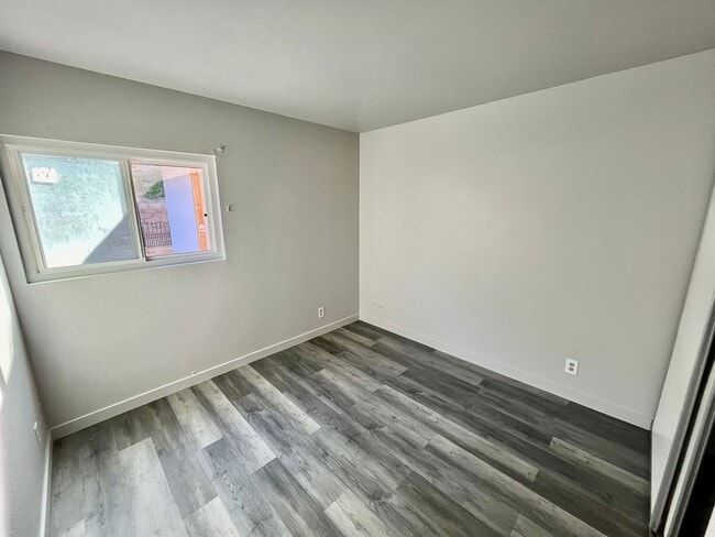 Building Photo - Beautifully Updated 3B 2BA Home w/ AC and ...