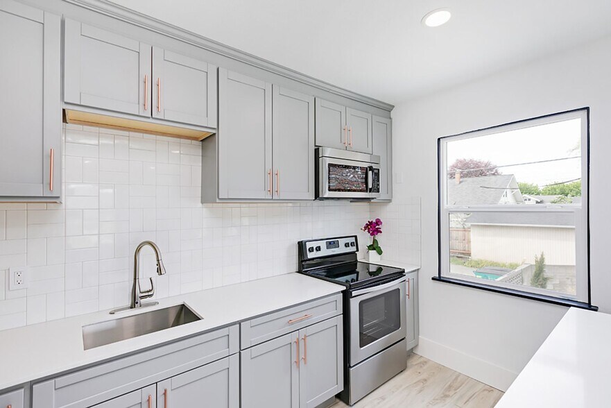 Interior Photo - Maple Apartments: Newly Renovated 1 Bedroo...