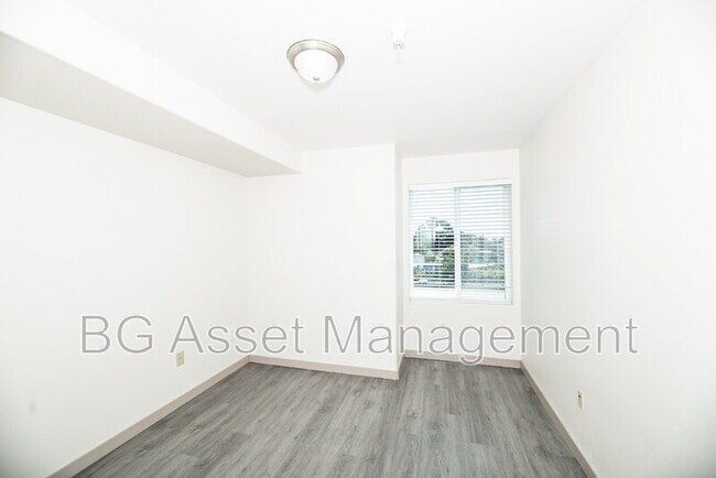 Building Photo - 1459 MacArthur Blvd