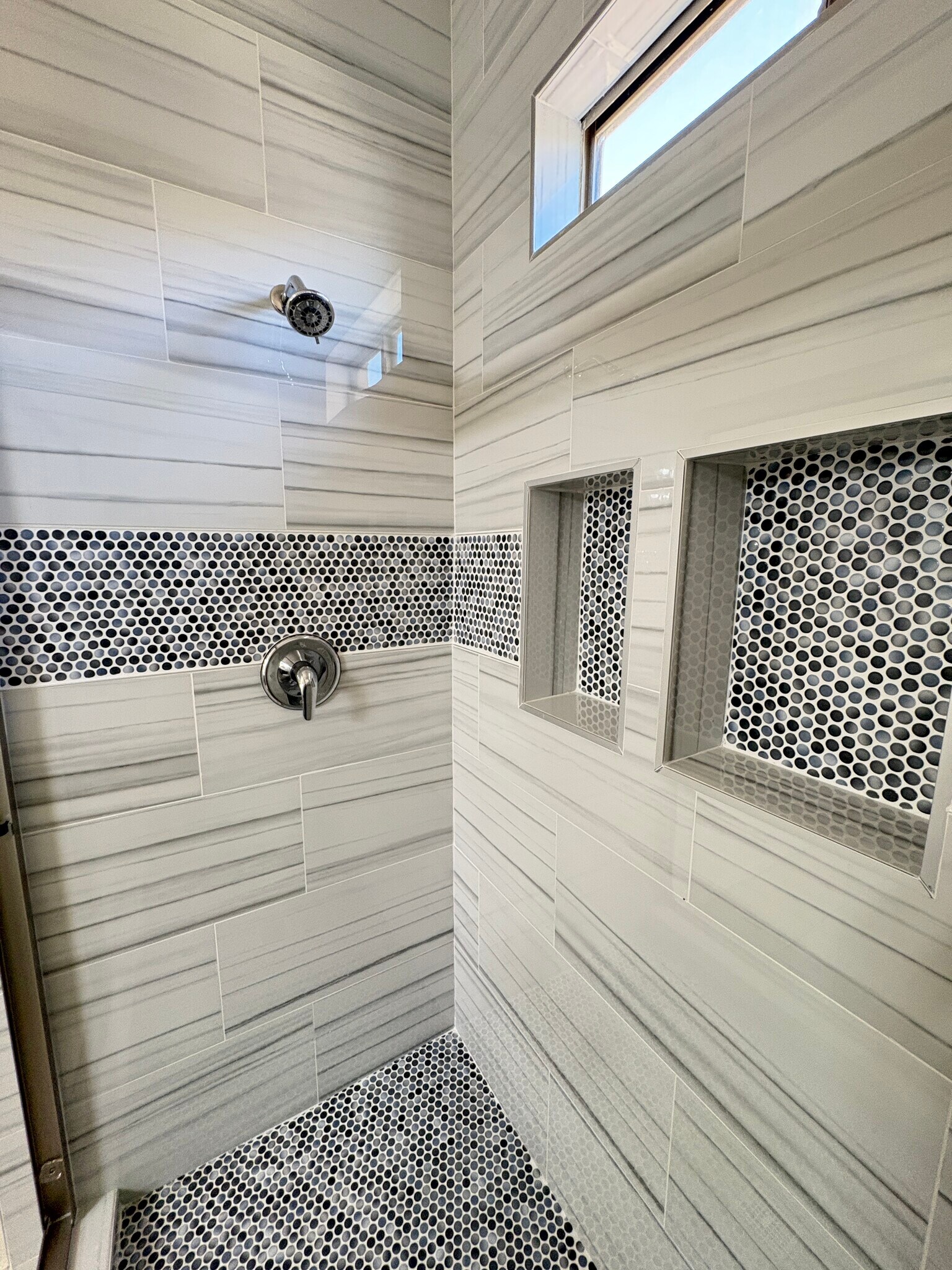 Built-in Shower Niche - 8519 E Seabury Ct