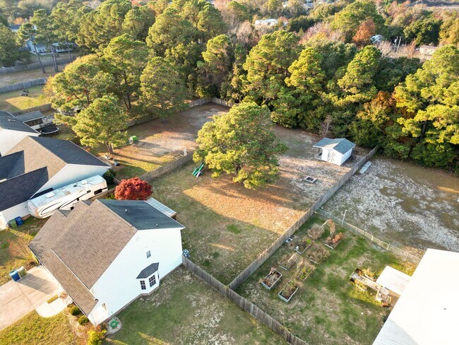 Building Photo - Farmhouse-Style Home Minutes from the Water | No HOA