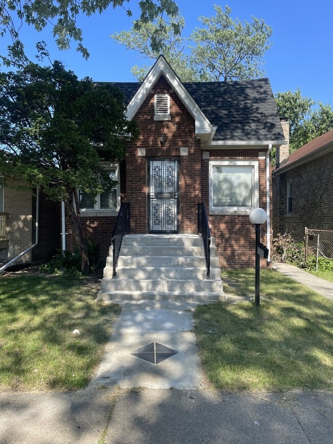 Primary Photo - 10015 S Princeton Ave