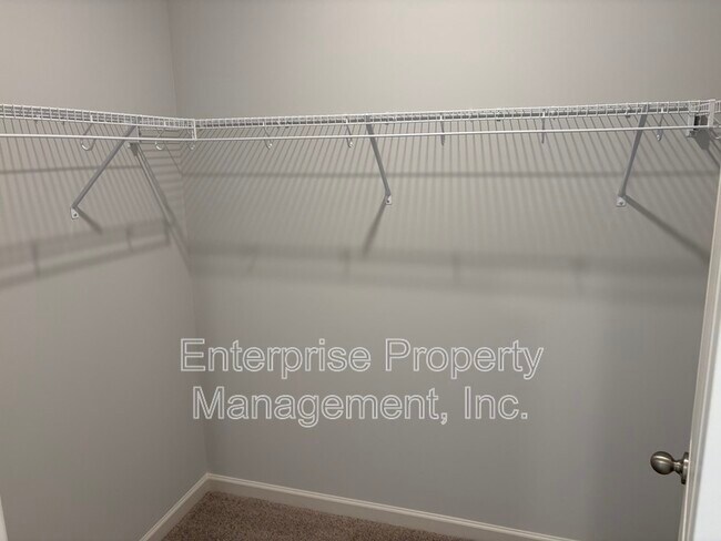 Building Photo - 230 Kipling Dr