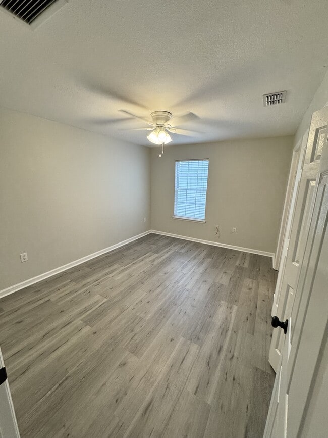 Building Photo - 4434 Gearhart Rd