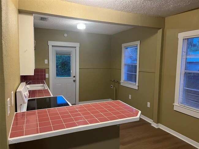 Building Photo - 2013 Oceanview Pl