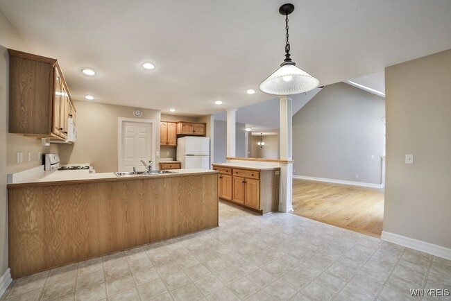 Building Photo - 480 Whitehaven Rd