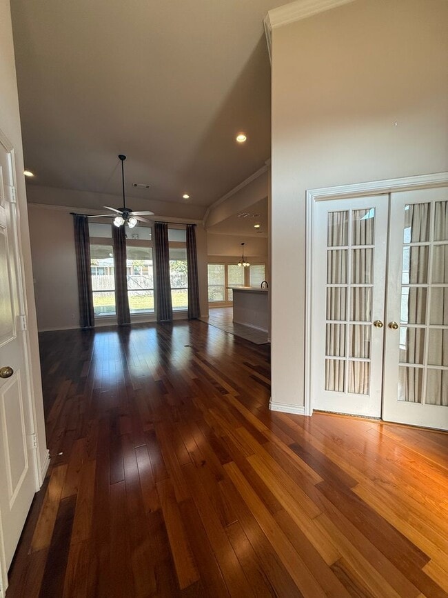 Building Photo - Home for the Holidays 4/2/2 with Fireplace - Wonderful YARD - Community Pool