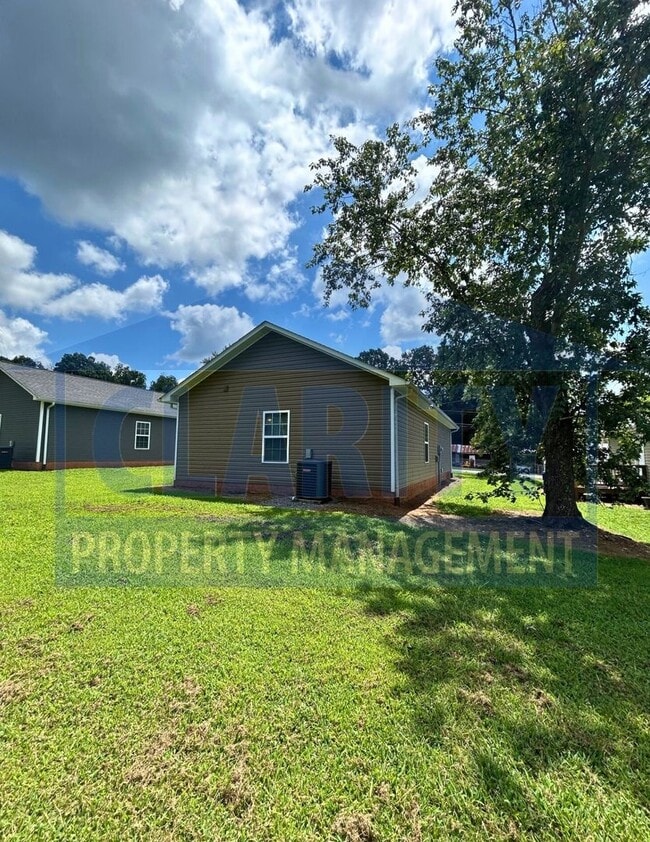 Building Photo - Super cute 3 bedroom house!!