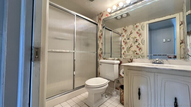 Building Photo - 2440 SW 22nd Ave