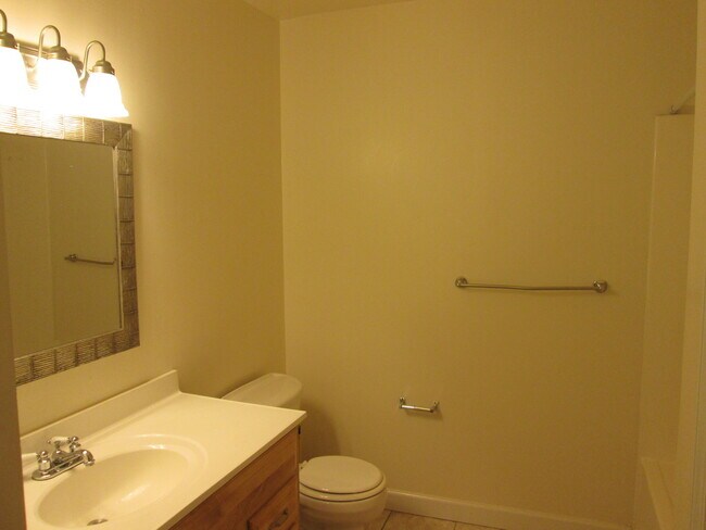 Building Photo - Carver/VCU area. 3 bedrooms, 1.5 bathrooms...
