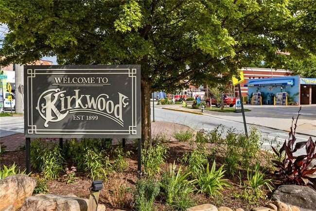 Building Photo - 2238 Ridgedale Rd NE