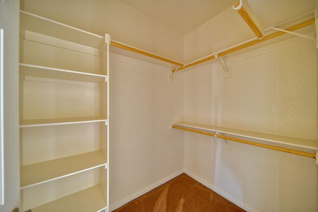 Building Photo - 1121 Bourbon St