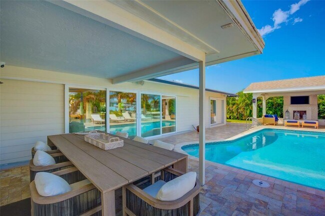 Building Photo - 807 Snug Island