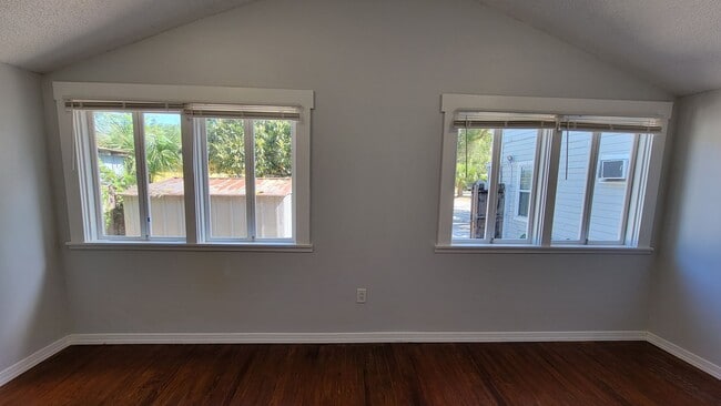 Building Photo - Charming Cottage Style 2 bed/1 bath Home N...