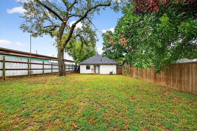 Building Photo - 211 W Murray St