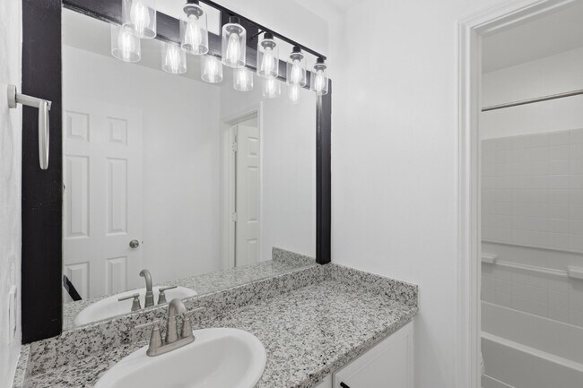 Building Photo - 6114 El Oro Dr