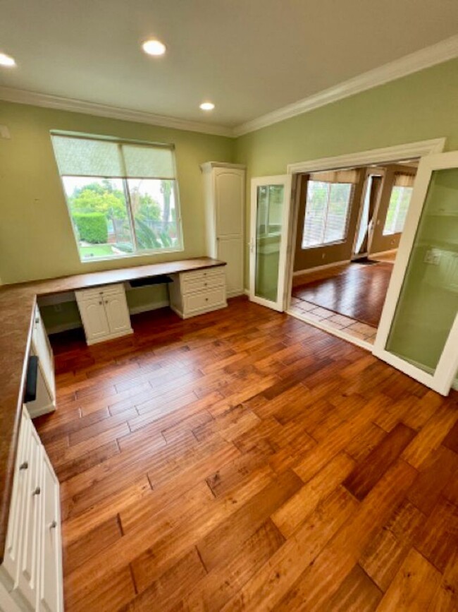 Building Photo - COMING SOON! Beautiful Corona Pool Home wi...